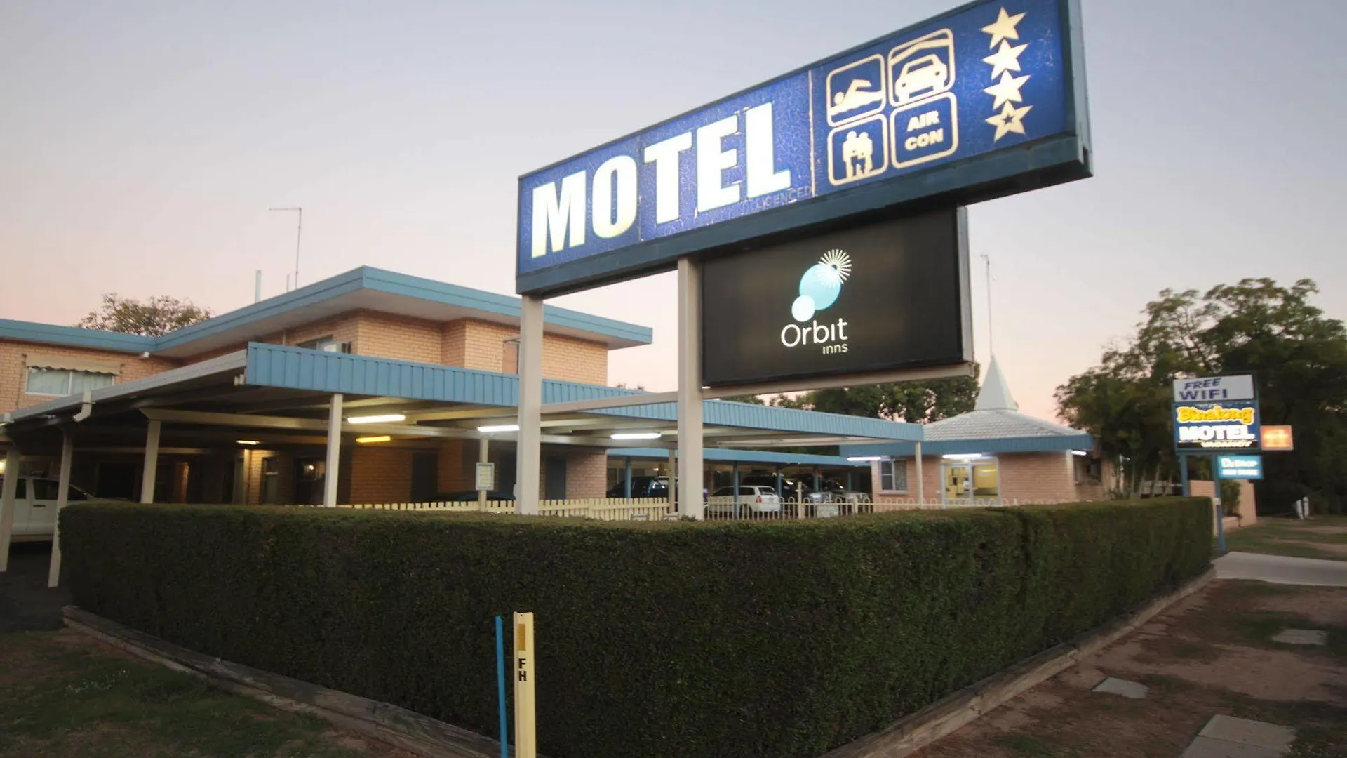 גונדיווינדי Binalong Motel